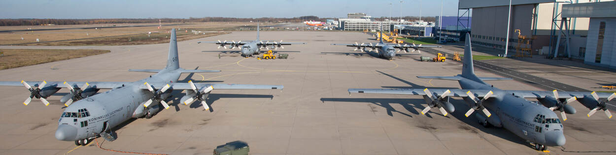 4 militaire vliegtuigen op Vliegbasis Eindhoven