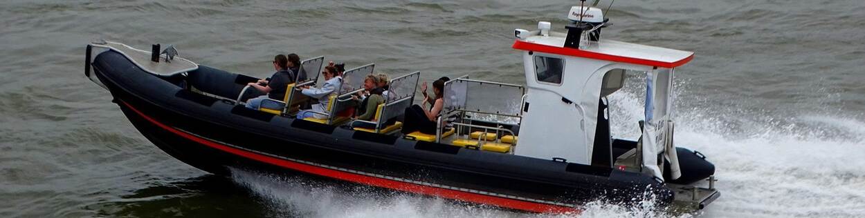 Speed boat PIXABAY / Marieke 4711