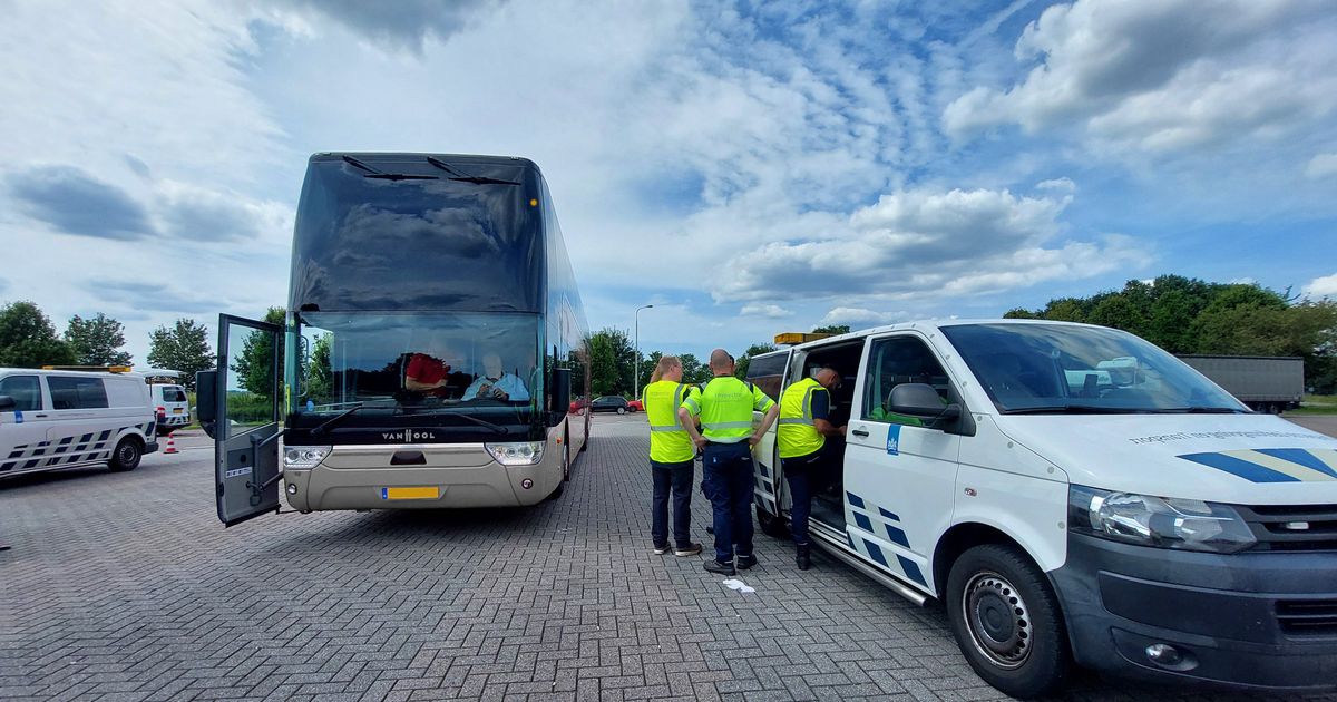 Flinke verbetering in bediening tachograaf door zomerpendelbuschauffeurs | Inspectie Leefomgeving en Transport (ILT)